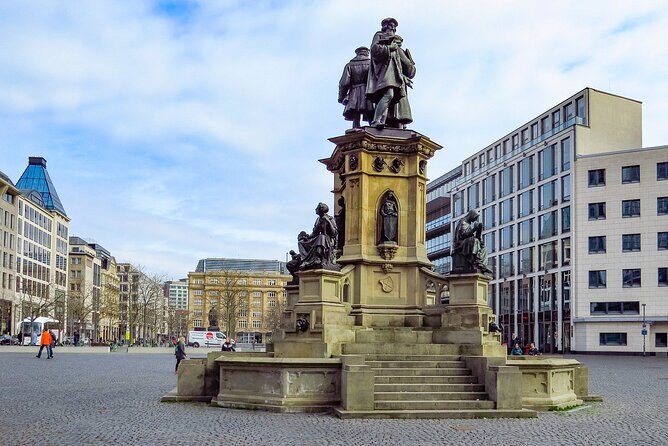 Private tour of the best of Frankfurt - Sightseeing, Food & Culture with a local - Who Should Consider This Tour?