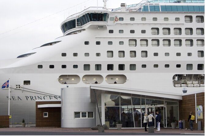 Private Transfer from Cruise Ship Port to Keflavik Int. Airport - In-Depth Review of Your Reykjavik-to-Keflavik Transfer