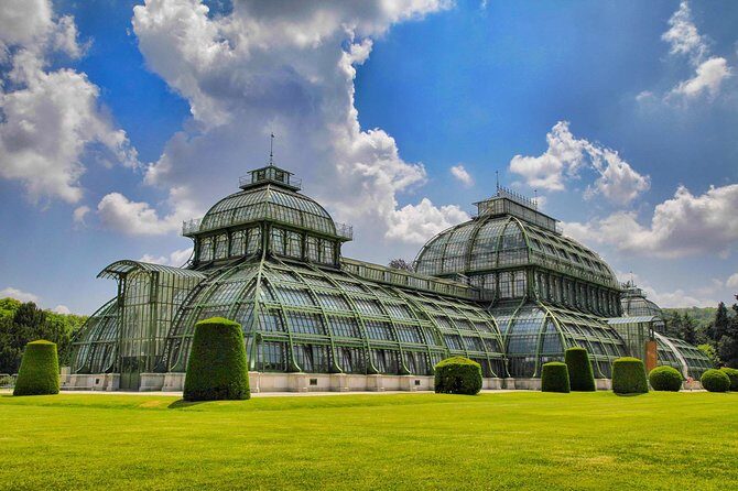 Private Transfer from Warsaw to Vienna with 2h of Sightseeing - Navigating the Journey: What to Expect
