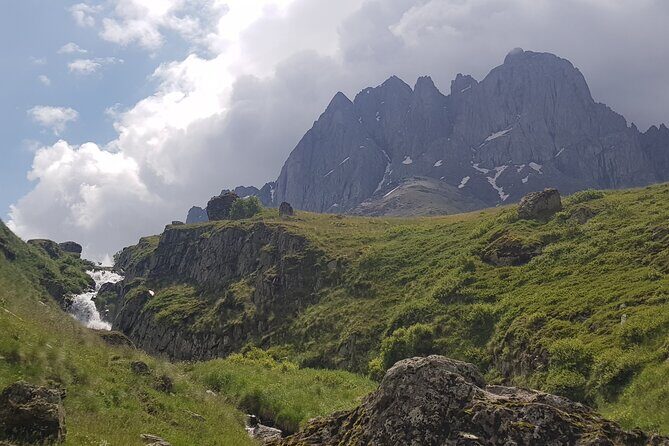 Private two days (one night) tour to Kazbegi and Juta with hikes - via Mtskheta. - Exploring the Itinerary in Depth