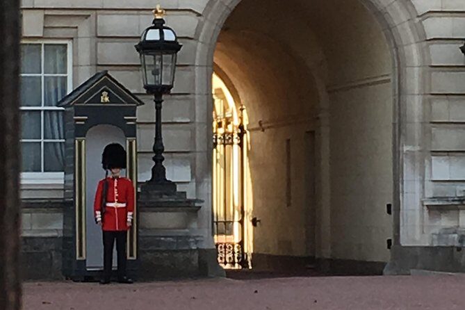 Private Walking Tour of Royal London with Changing of the Guard - A Close Look at the Royal London Walking Tour