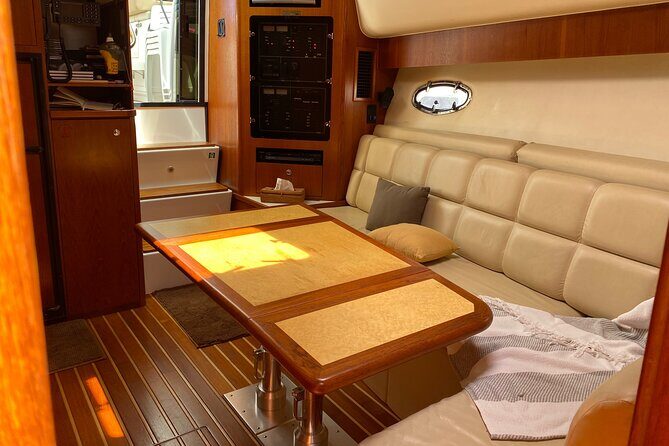 Private Yacht tour on Tahiti or Moorea lagoon - Exploring the Yacht Tour: What to Expect