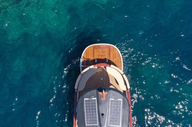 Procida: Complete boat tour of the island with swimming stops and snacks - Tasting the Flavors of Procida