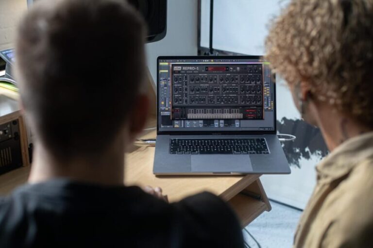 Produce Techno and House Music in Berlin - A Close Look at the Experience
