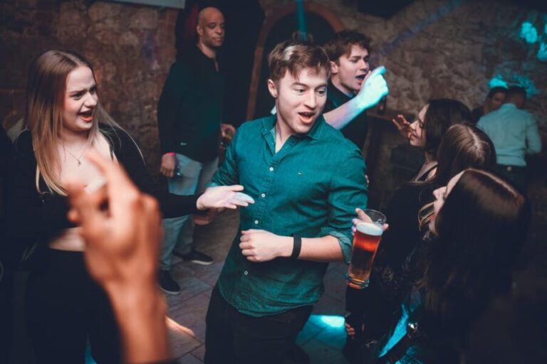 Pub Crawl - 1-hour Open Bar then Vip to 5 Clubs - Krakow - The Authentic Experience: Socializing and Local Flavor