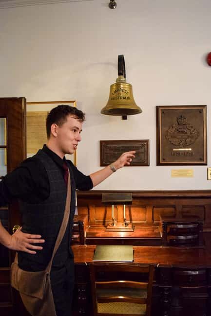 Quebec City : Guided Tour & Gin at the Quebec Garrison Club - A Closer Look at the Experience