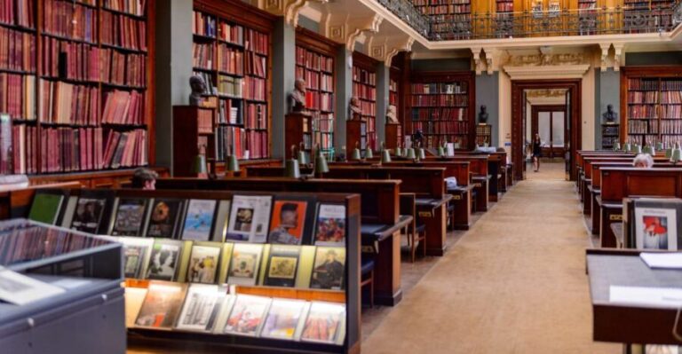 Queen Elizabeth II and Royal Secrets Private Tour - Authentic Experiences and Practical Details