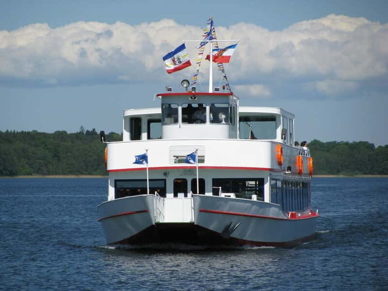 Ratzeburg Lake: 2-hour historical boat tour with entertainment - Exploring the Ratzeburg Lake Experience in Depth
