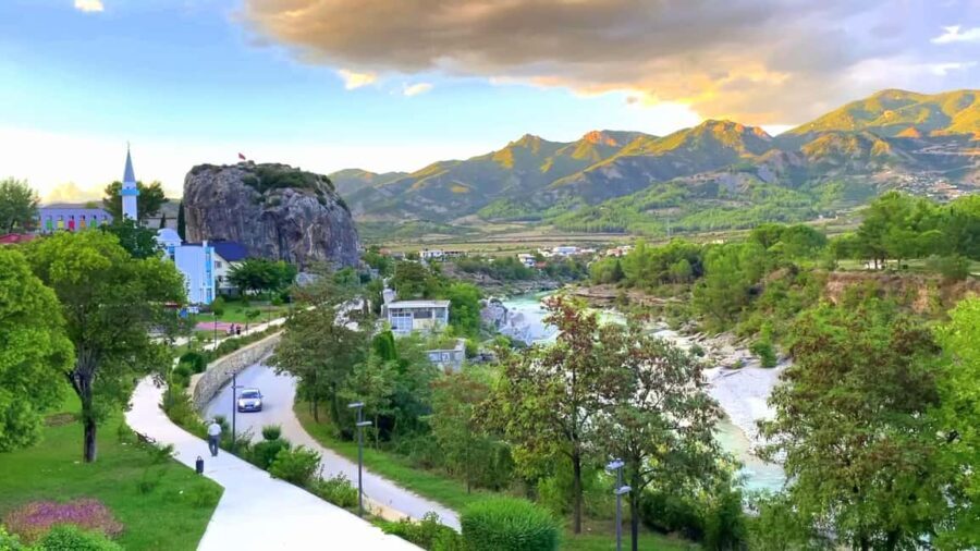 RED LINE: All inclusive daily tour Vlore-Gjirokaster-Permet
