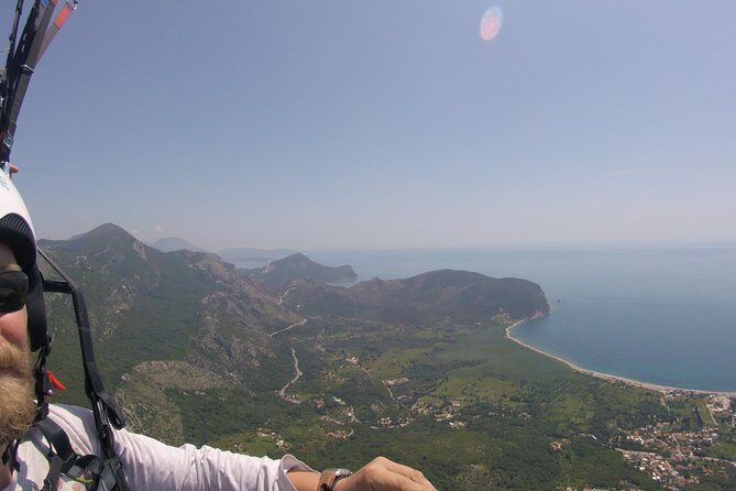 Relaxing flight in Petrovac - An In-Depth Look at the Petrovac Paragliding Experience