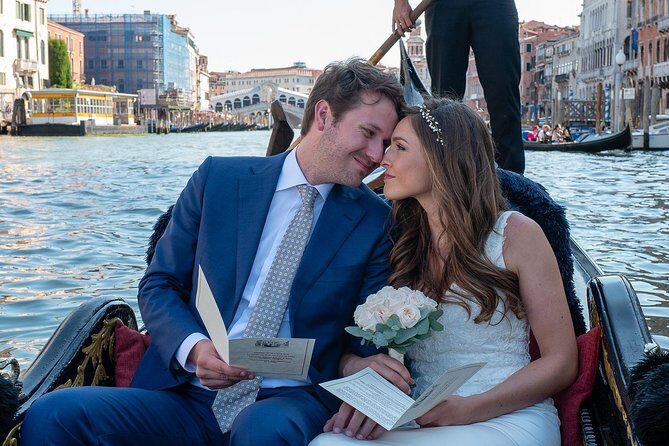 Renew your wedding vows on a romantic gondola - What the experience includes and what it doesn’t