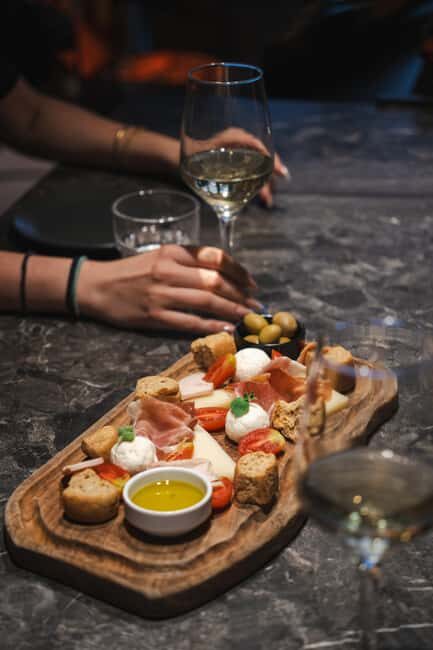Rethymno: Cretan Wine Tasting Guided Tour with Local Food - Who Is This Tour For?