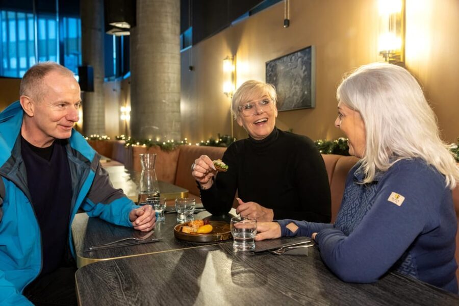 Reykjavik: Christmas Food Tour with Tastings and Drinks - The Itinerary: A Perfect Blend of Food and Festivities