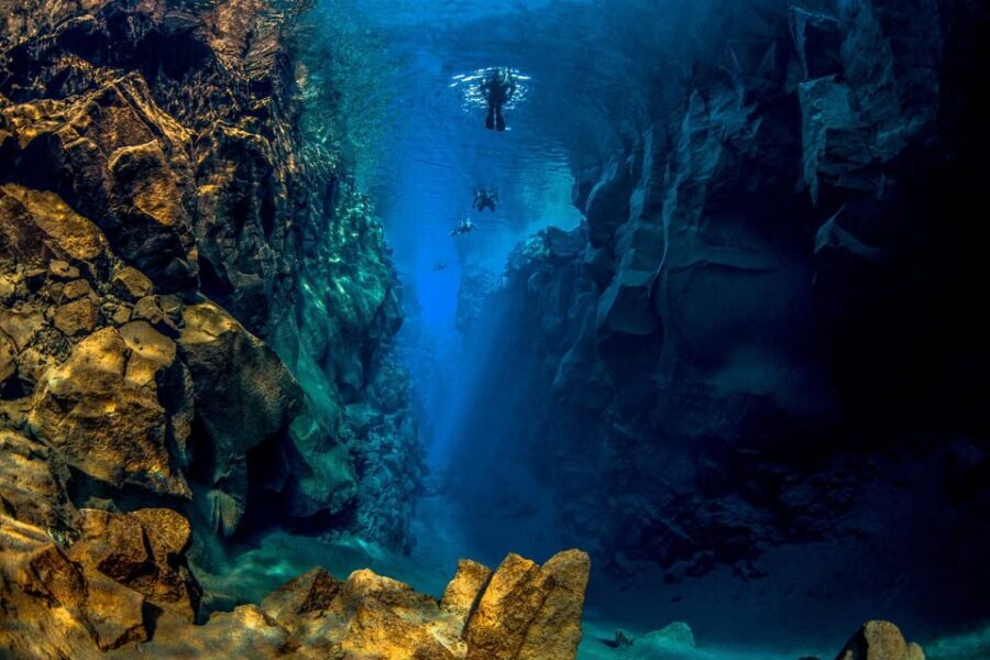 Reykjavik Combo: Horse Riding & Snorkeling in Silfra Fissure - Exploring the Silfra Fissure: An Otherworldly Underwater World