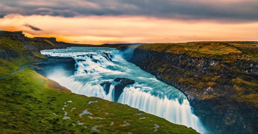 Reykjavik: Golden Circle, Tomato Farm and Kerið Crater Tour - How the Day Unfolds