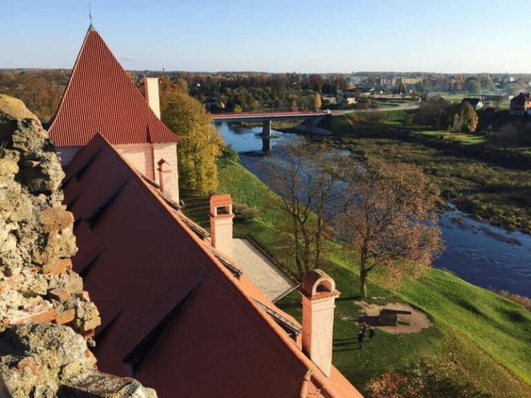 Riga: Bauska Castle, Rundale Palace and Hill of Crosses Trip - Who Would Enjoy This Tour?