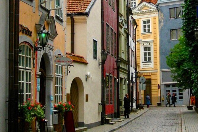 Riga Old Town, C Market & Art Nouveau Guided Walking Tour - Exploring Riga Old Town: A UNESCO World Heritage Jewel