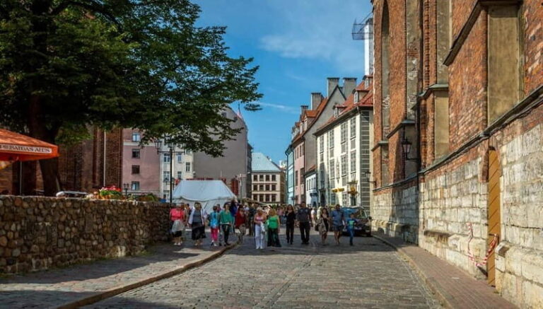 Riga: Private Old Town Walking Tour - A Closer Look at Key Sights