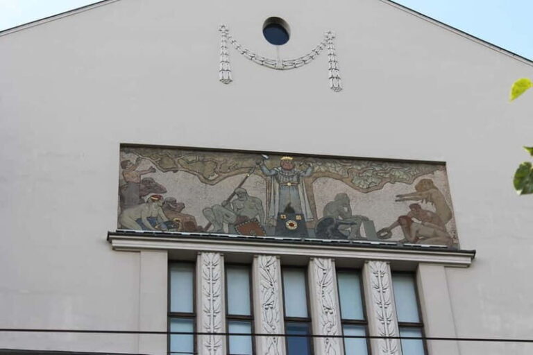 Riga`s Humor and History Walking Tour - Who Will Love This Tour?