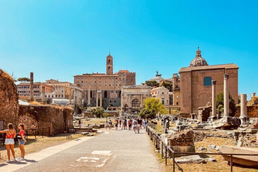 Rome: Colosseum, Palatine Hill and Roman Forum Guided Tour - Exploring the Ruins: What Makes This Tour Stand Out