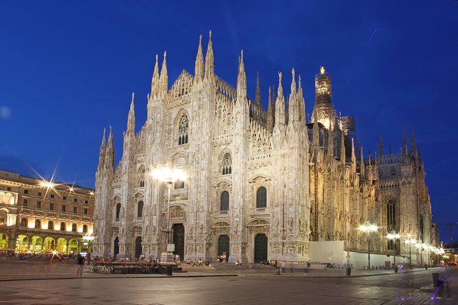 Rooftop Guided Tour of Milan's Duomo and Hop on Hop off optional - FAQs