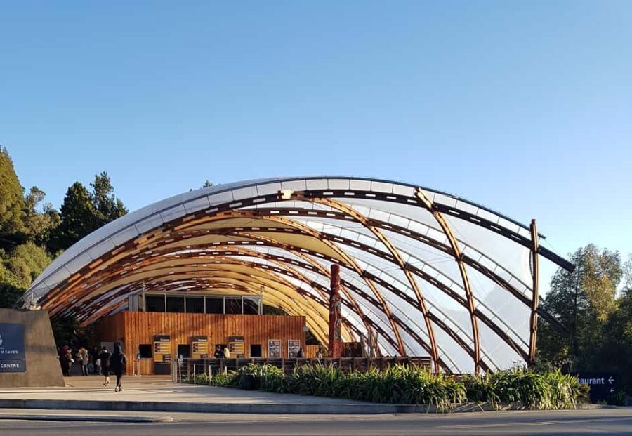 Rotorua to Auckland - Afternoon Transfer with Waitomo Caves - The Itinerary in Detail