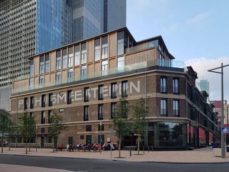 Rotterdam: Wilhelminapier, High-rise & floating architecture - The Pakhuismeesteren: A Rooftop View to Remember