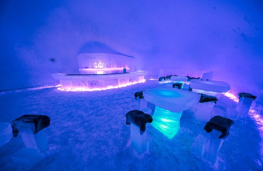 Rovaniemi: Ice sculpting experience - A Detailed Look at the Arctic SnowHotel Ice Sculpting Tour