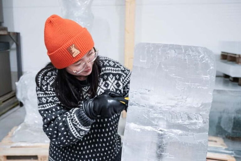 Rovaniemi: Ice sculpting, Sauna Experience & Dinner autumn - A Hearty 3-Course Dinner by the Fire