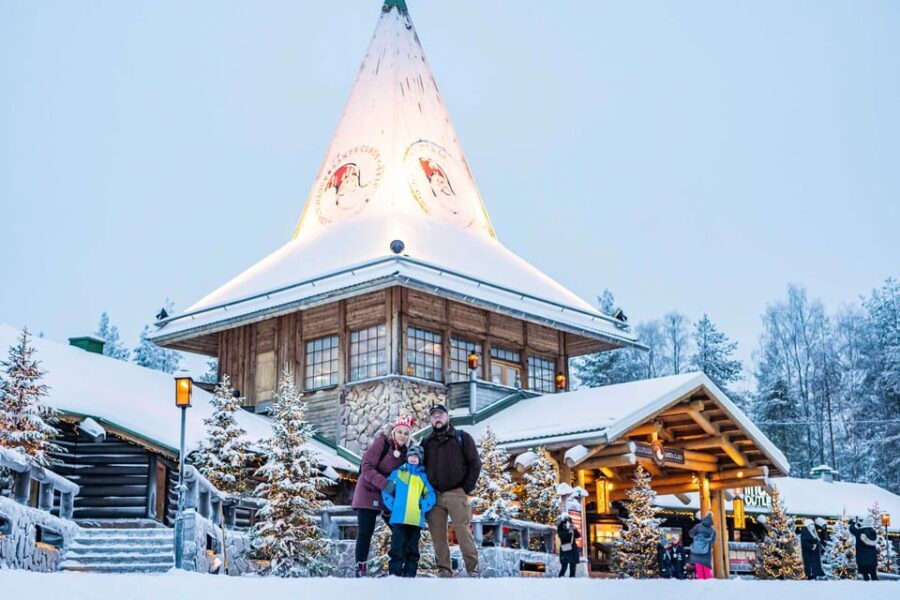 Rovaniemi: Private Pro Photoshoot in Santa Claus Village - An Authentic Christmas Experience in Rovaniemi