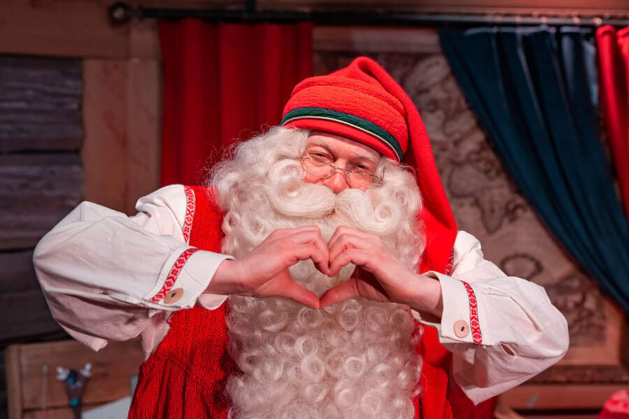 Rovaniemi: Tour to Santa Claus Village with Hotel pick up - Who Should Consider This Tour?