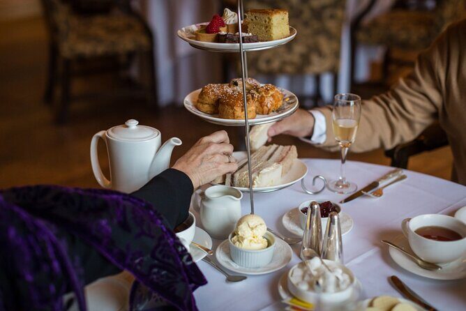 Royal London Walking Tour with High Tea at Kensington Palace - Authentic Experiences and Tips