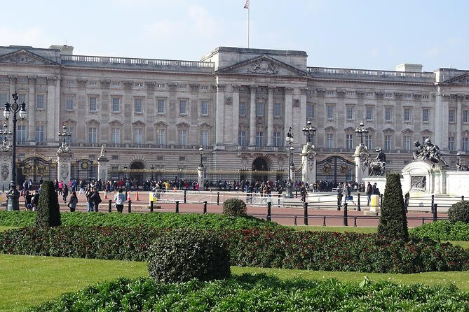 Royal Tour of St James', Parks, Palaces and Royal intrigue - Who Will Love This Tour?