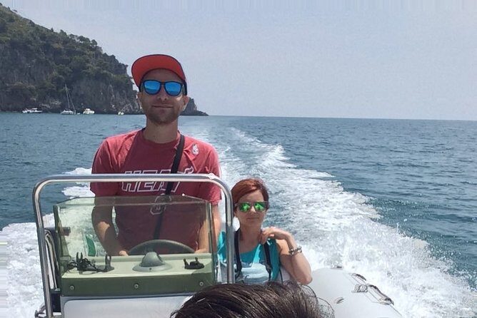Rubber dinghy to rent Joker Boat Coaster 470 40CV (Without License) - What Makes This Rental Stand Out?