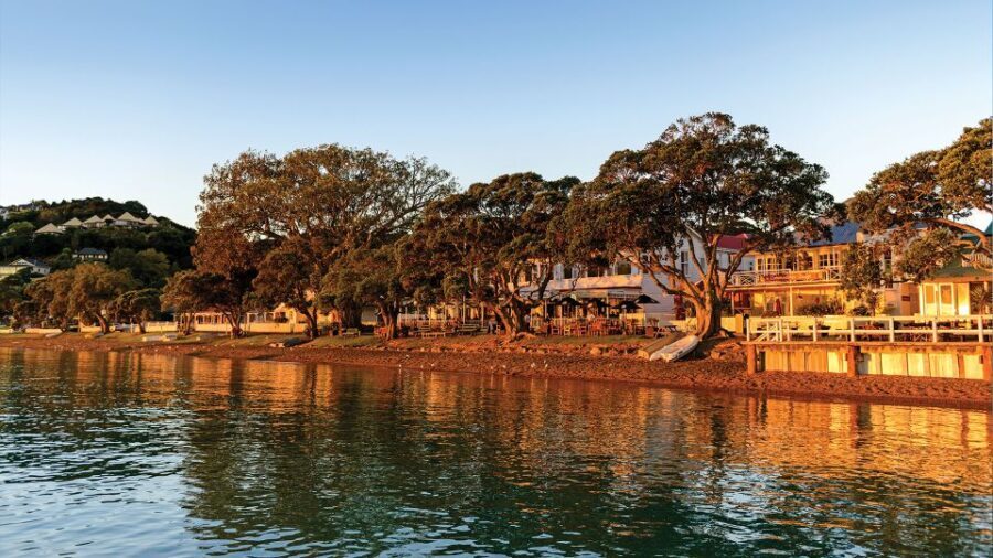 Russell: 1-Hour Sightseeing Tour by Coach & Long Beach - An In-Depth Look at the Tour Experience