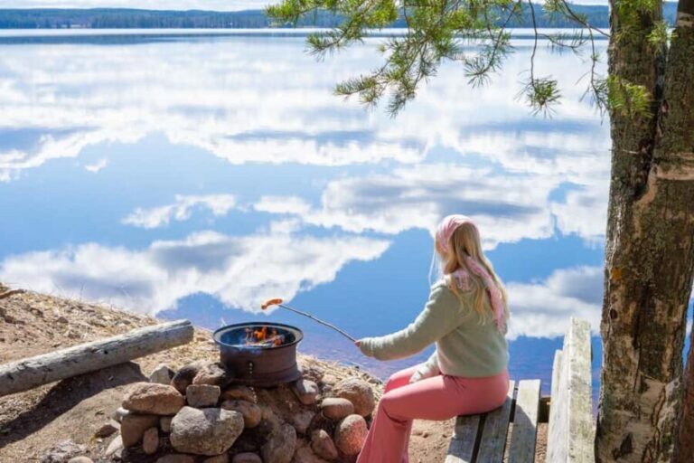Saarijärvi: Scenic Lakeside Forest Walk with Campfire Food - A Walk Through the Experience