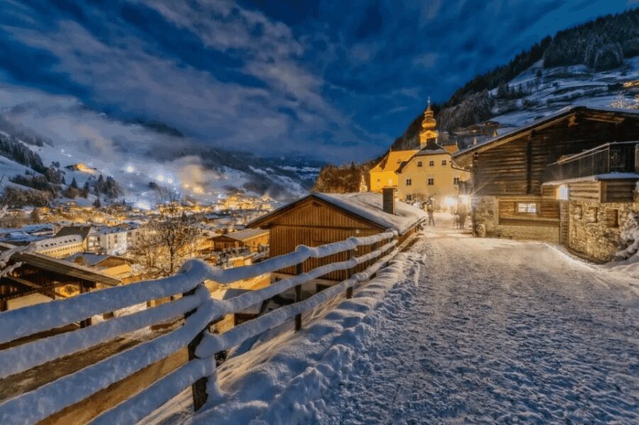 Salzburg Christmas Market and City Highlights Evening Tour - The Value of This Experience