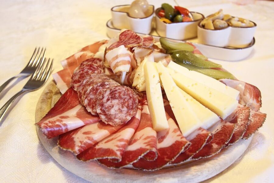 San Gimignano: 2-Hour Wine & Gourmet Tasting with Drinks - Why You Should Consider This Tour