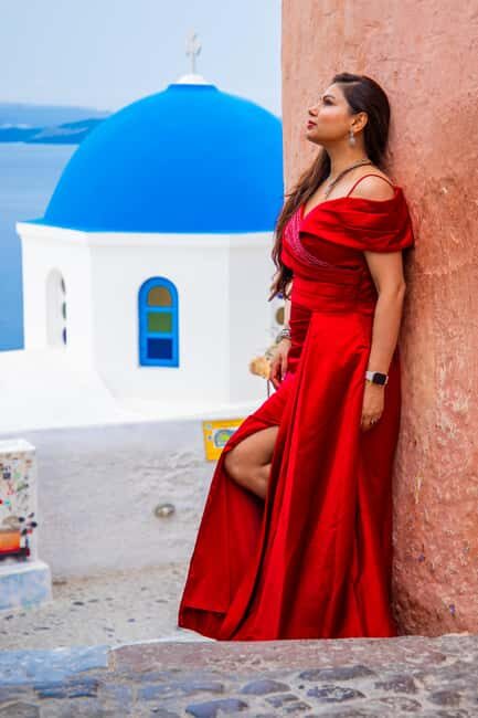 Santorini: 40-minute Photoshoot in Oia - The Value of the Experience