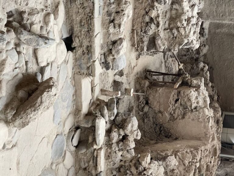 Santorini: Akrotiri Private Guided Tour with Hotel Pick-Up - Who Will Love This Tour?