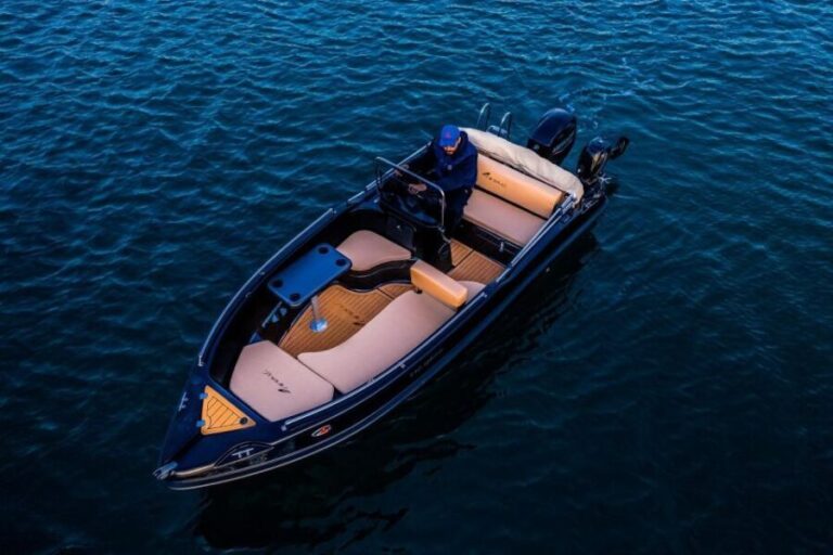 Santorini Boat Cruise -License Free- - An In-Depth Look at the Santorini License-Free Boat Cruise