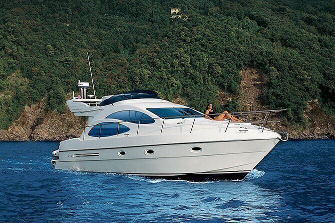 Santorini Caldera: Private Flybridge Yacht Experience - The Sum Up: Who Should Consider This Tour?