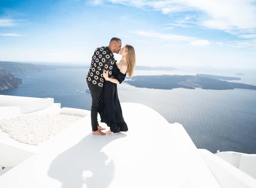 Santorini Couple Photoshooting - Exploring What to Expect During Your Photoshoot