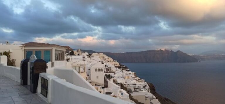 Santorini: Oia Cultural Highlights Sunset Walking Tour - An In-Depth Look at the Oia Sunset Walking Tour