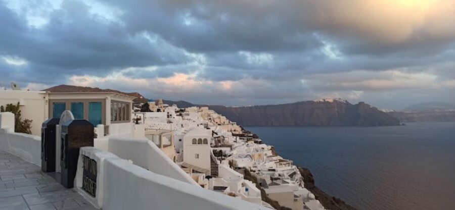 Santorini: Oia Cultural Highlights Sunset Walking Tour - An In-Depth Look at the Oia Sunset Walking Tour