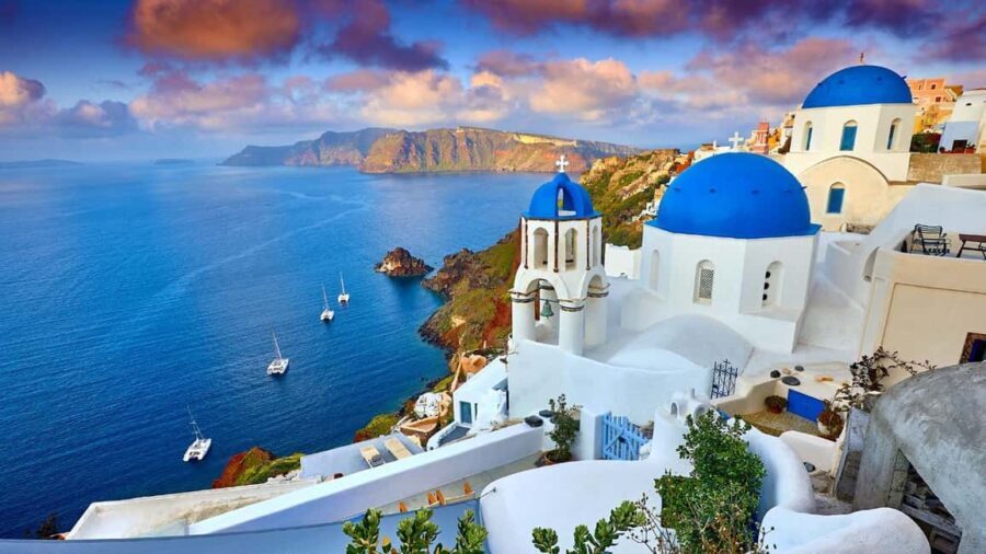 Santorini: Oia Walking Tour and Lighthouse Sunset with Wine - Evaluating the Value and Suitability