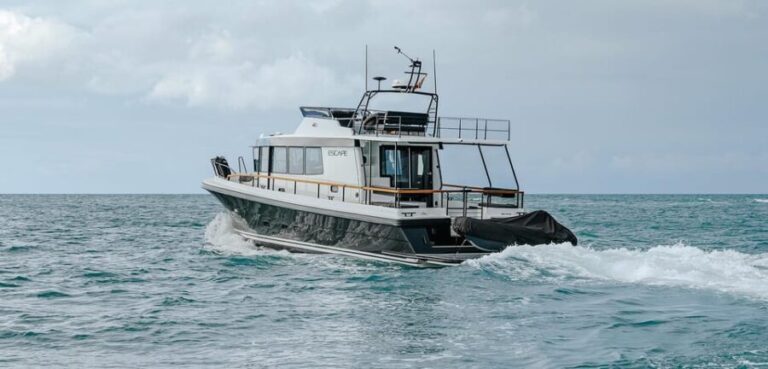 Santorini: Private Motor Yacht Cruise with Meal & Open Bar - An In-Depth Look at the Santorini Private Yacht Experience