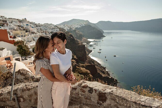 Santorini - Private Photoshoot with a Top Local Photographer - In-Depth Breakdown of the Experience