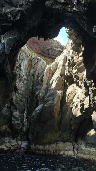 São Miguel: Boat Tour  Volcanic Wonders, Caves & History - An In-Depth Look at the São Miguel Boat Tour