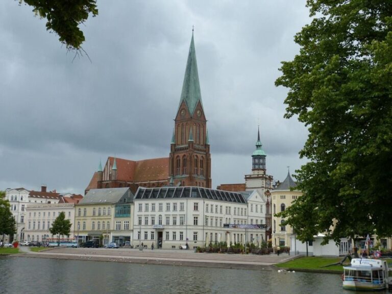 Schwerin: Private Guided Walking Tour - Who Should Consider This Tour?